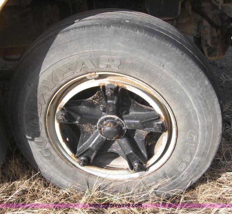 image for item 9185 1996 Chevrolet B7 Blue Bird school bus