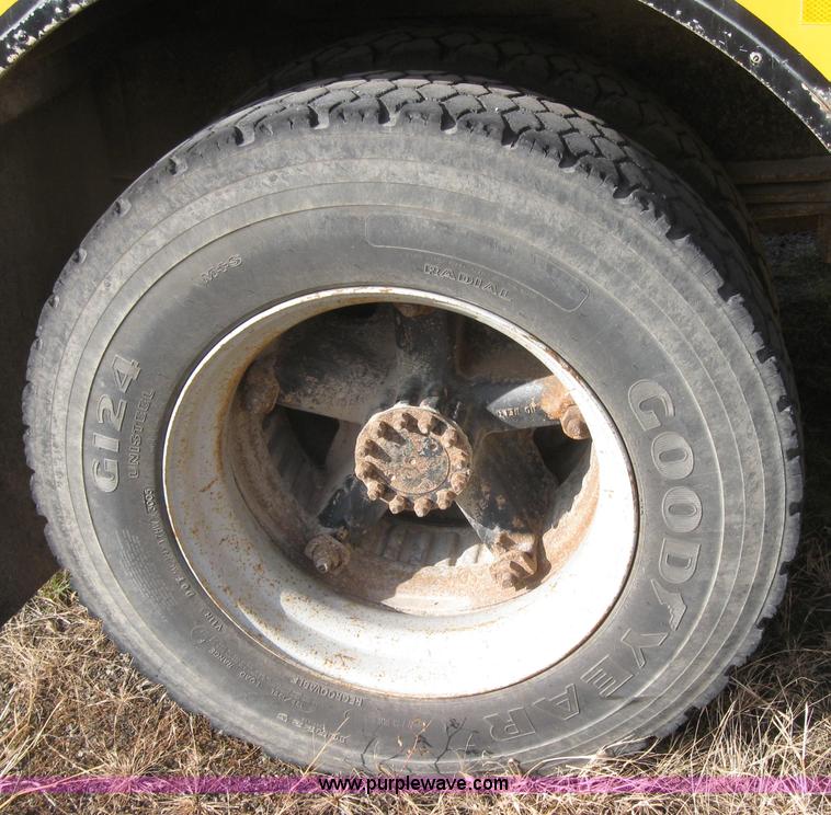 image for item 9185 1996 Chevrolet B7 Blue Bird school bus