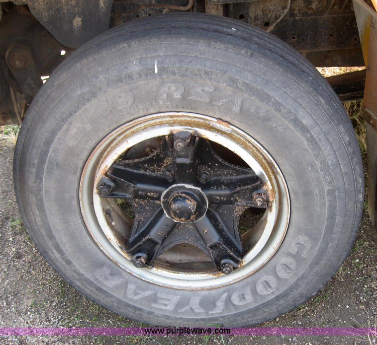 image for item 9185 1996 Chevrolet B7 Blue Bird school bus