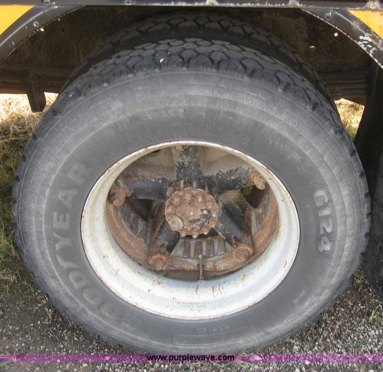 image for item 9185 1996 Chevrolet B7 Blue Bird school bus