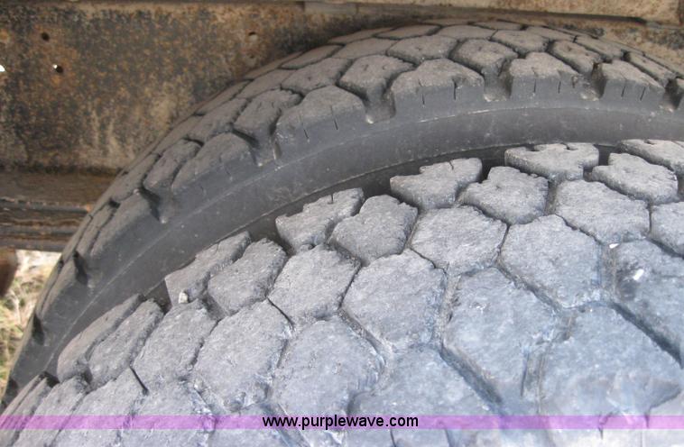 image for item 9185 1996 Chevrolet B7 Blue Bird school bus