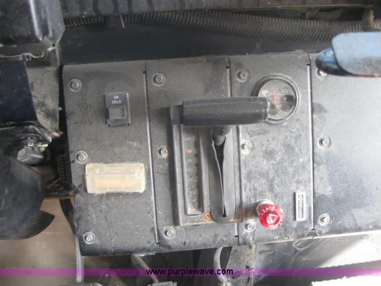 image for item 9185 1996 Chevrolet B7 Blue Bird school bus