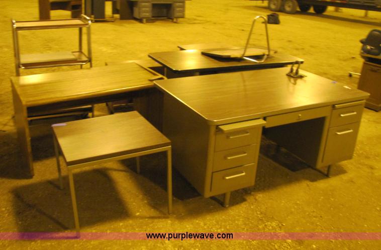 image for item 9316 Assorted office furniture