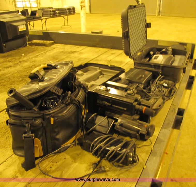 image for item 9318 Video cameras and acessories