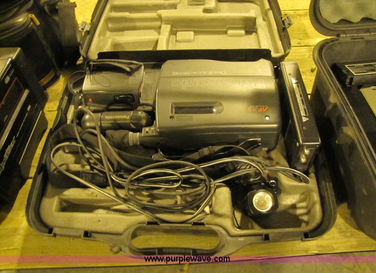 image for item 9318 Video cameras and acessories