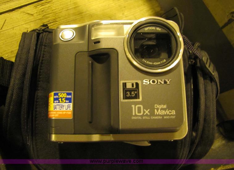 image for item 9318 Video cameras and acessories
