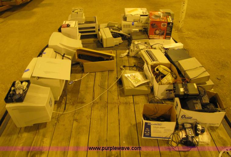 image for item 9319 Large assortment of electronics