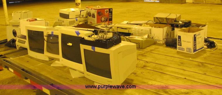 image for item 9319 Large assortment of electronics