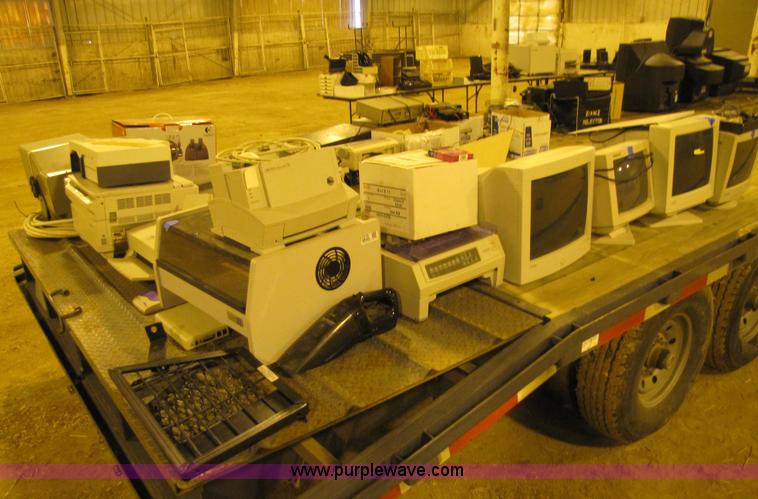 image for item 9319 Large assortment of electronics