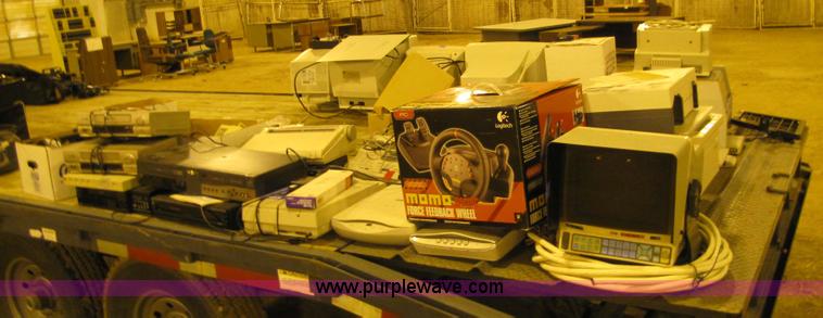 image for item 9319 Large assortment of electronics