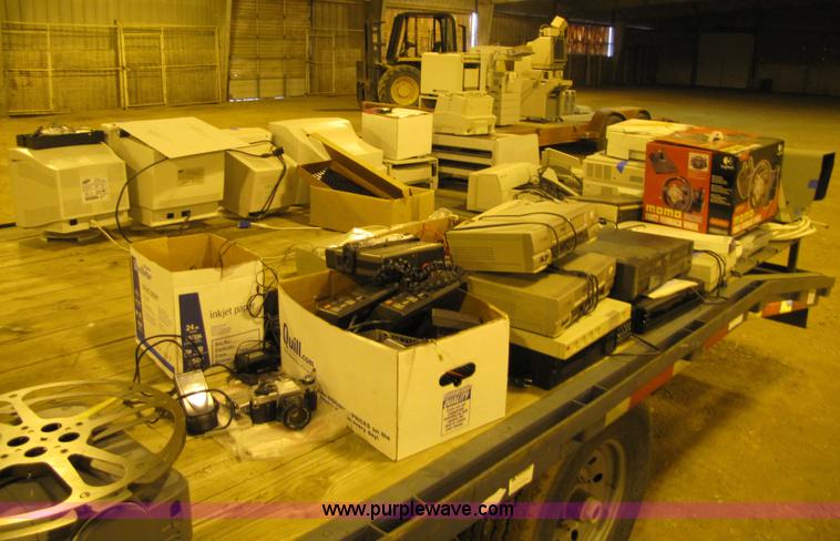 image for item 9319 Large assortment of electronics