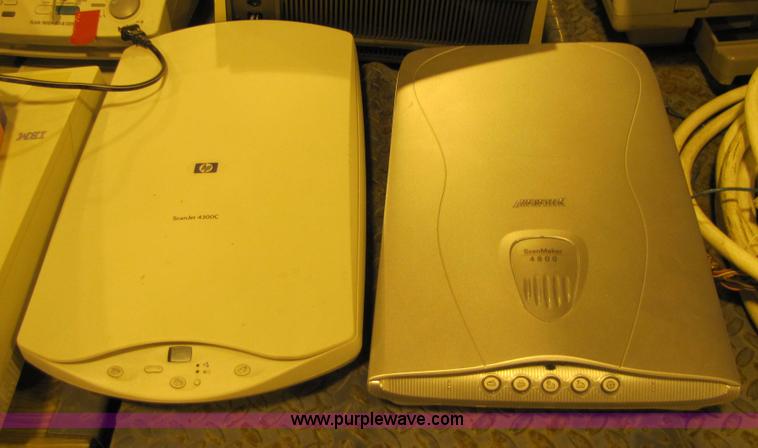 image for item 9319 Large assortment of electronics