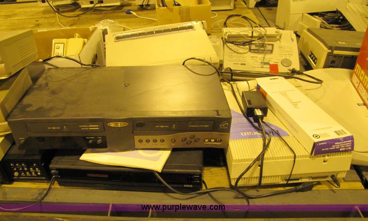 image for item 9319 Large assortment of electronics