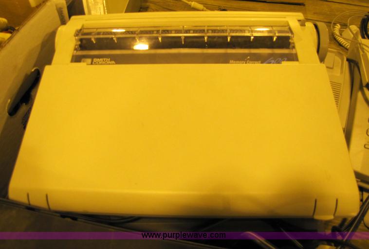 image for item 9319 Large assortment of electronics