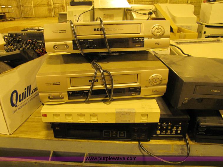 image for item 9319 Large assortment of electronics