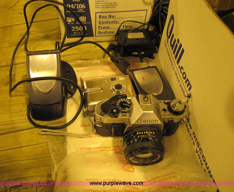 image for item 9319 Large assortment of electronics