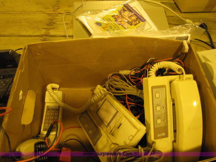 image for item 9319 Large assortment of electronics