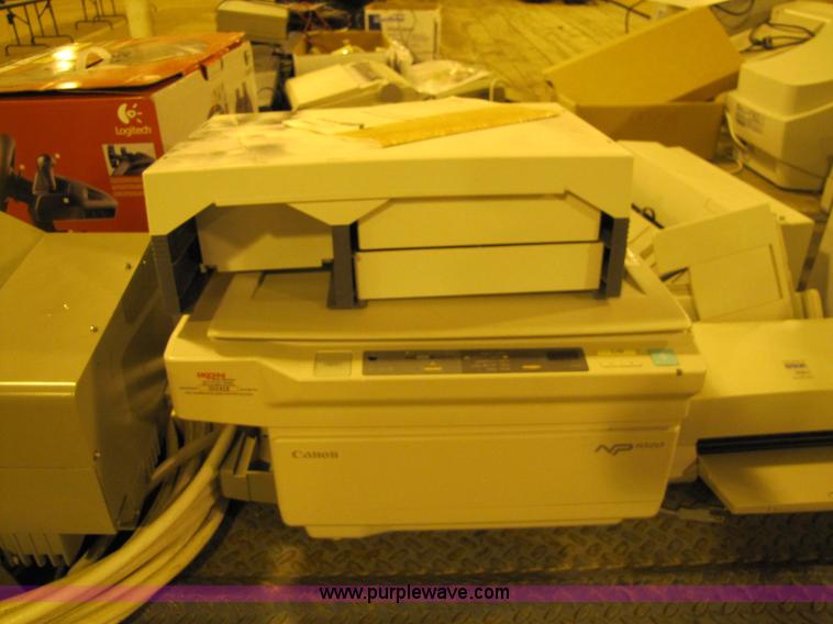 image for item 9319 Large assortment of electronics