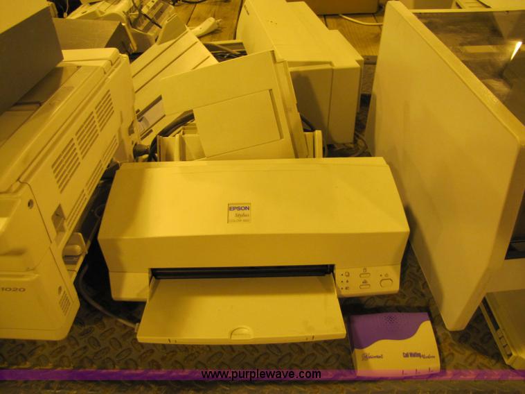 image for item 9319 Large assortment of electronics