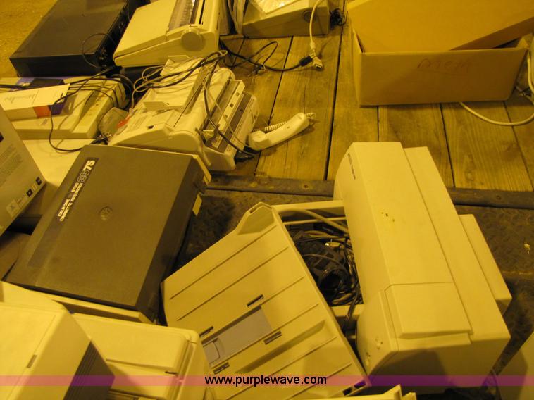 image for item 9319 Large assortment of electronics
