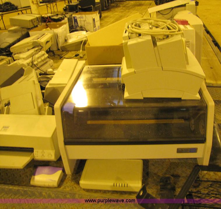 image for item 9319 Large assortment of electronics