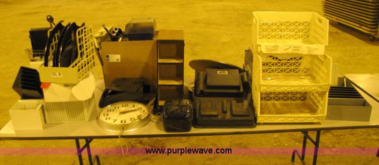 image for item 9325 Assorted office supplies