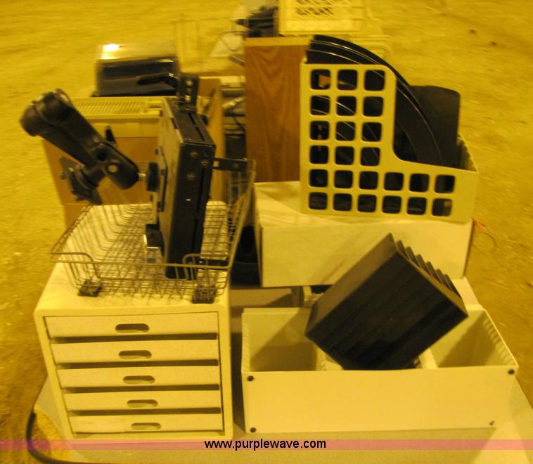 image for item 9325 Assorted office supplies