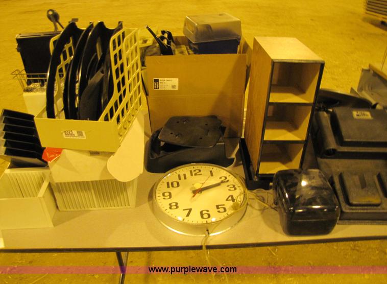 image for item 9325 Assorted office supplies