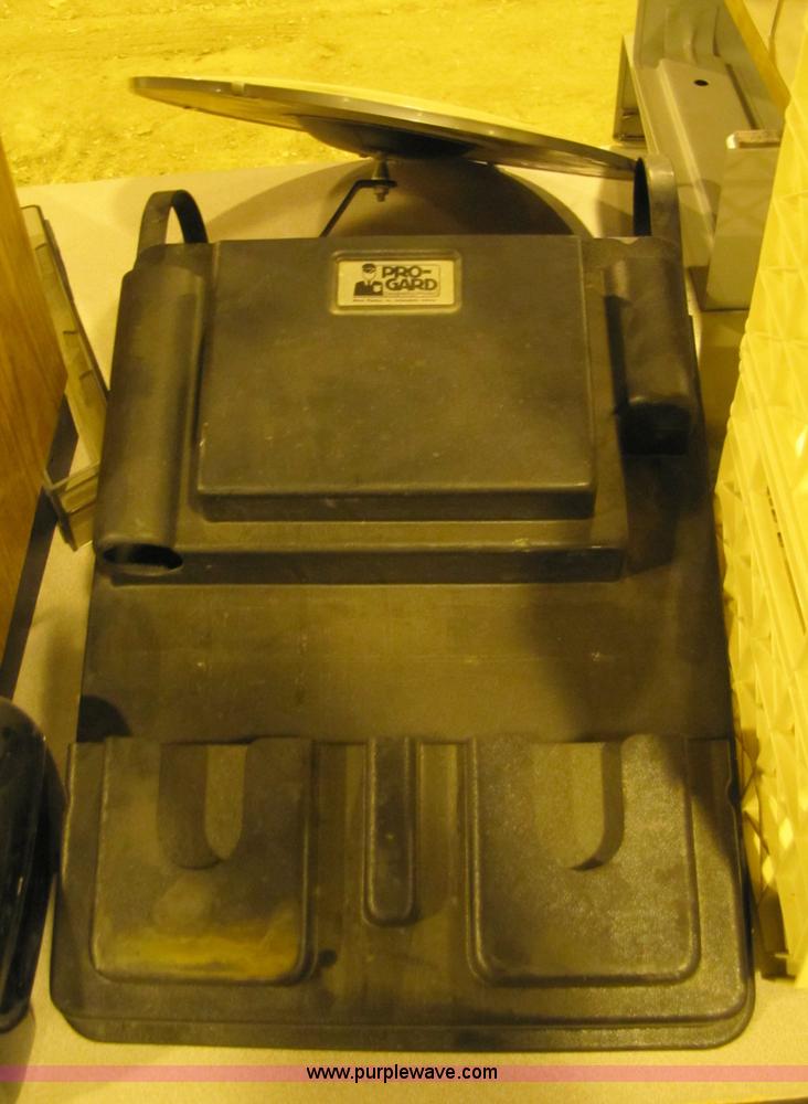 image for item 9325 Assorted office supplies