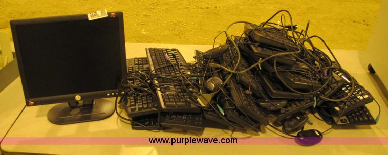 image for item 9326 Dell 16" monitor