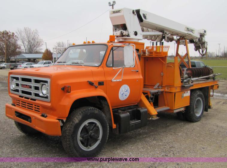 image for item 9330 1988 GMC 700 digger truck