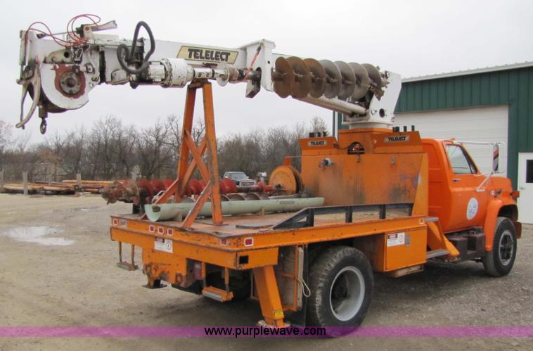 image for item 9330 1988 GMC 700 digger truck