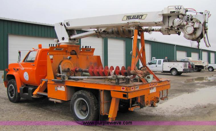 image for item 9330 1988 GMC 700 digger truck