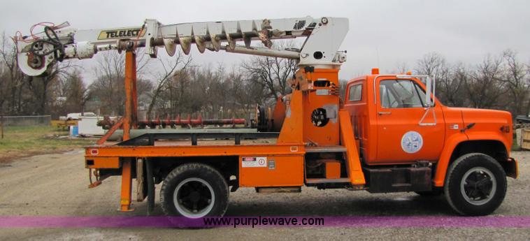 image for item 9330 1988 GMC 700 digger truck
