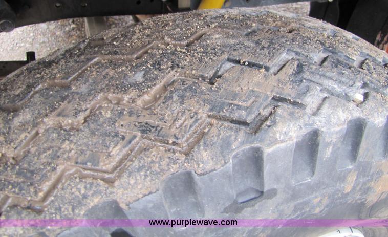 image for item 9330 1988 GMC 700 digger truck