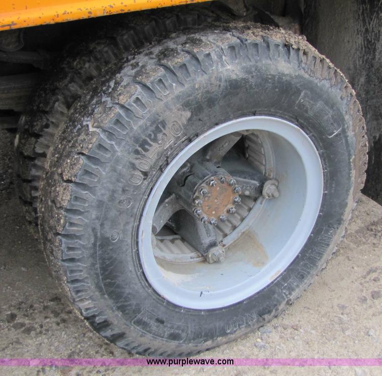 image for item 9330 1988 GMC 700 digger truck