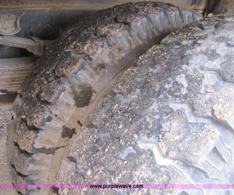 image for item 9330 1988 GMC 700 digger truck