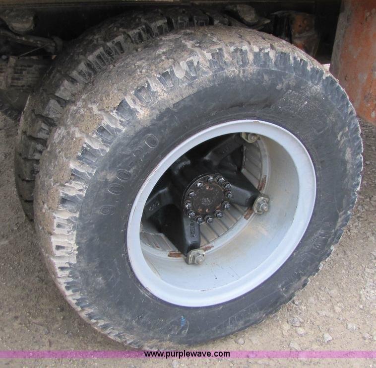 image for item 9330 1988 GMC 700 digger truck