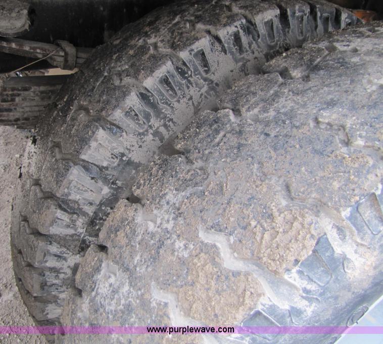 image for item 9330 1988 GMC 700 digger truck