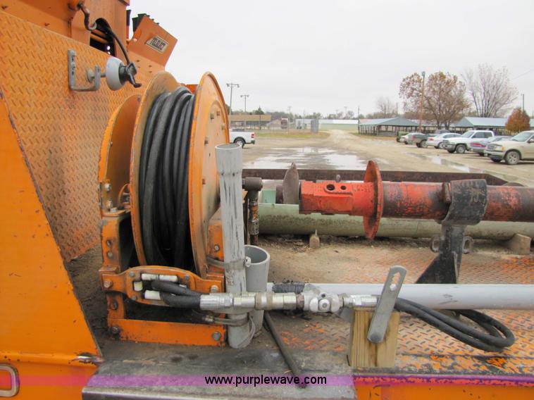 image for item 9330 1988 GMC 700 digger truck