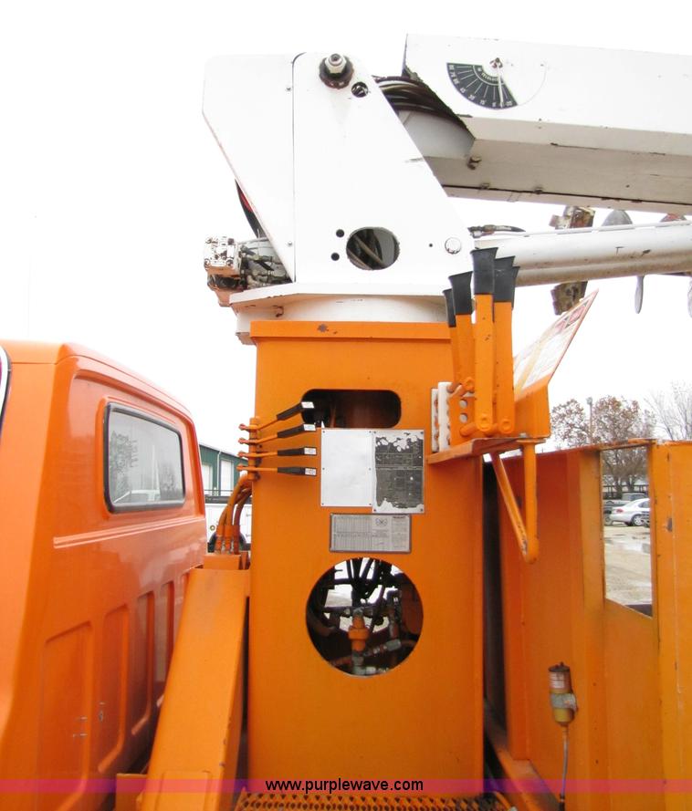 image for item 9330 1988 GMC 700 digger truck