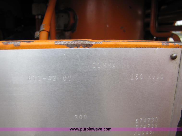 image for item 9330 1988 GMC 700 digger truck