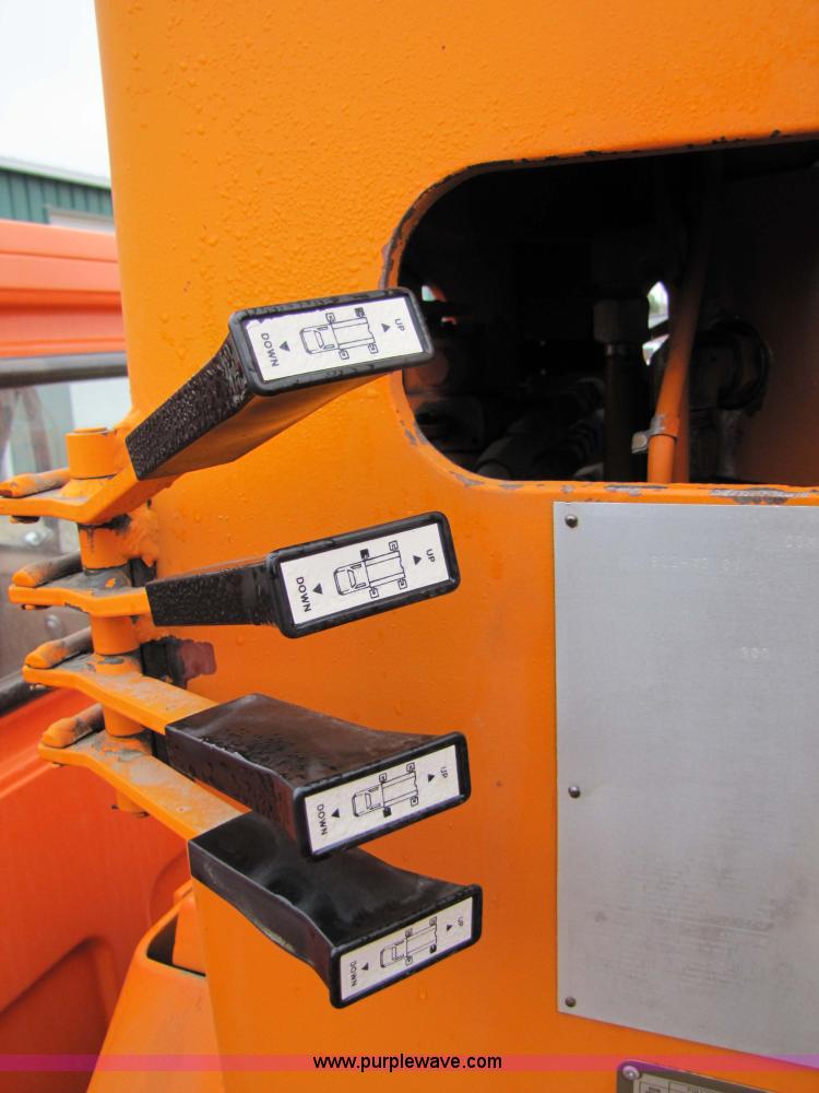 image for item 9330 1988 GMC 700 digger truck