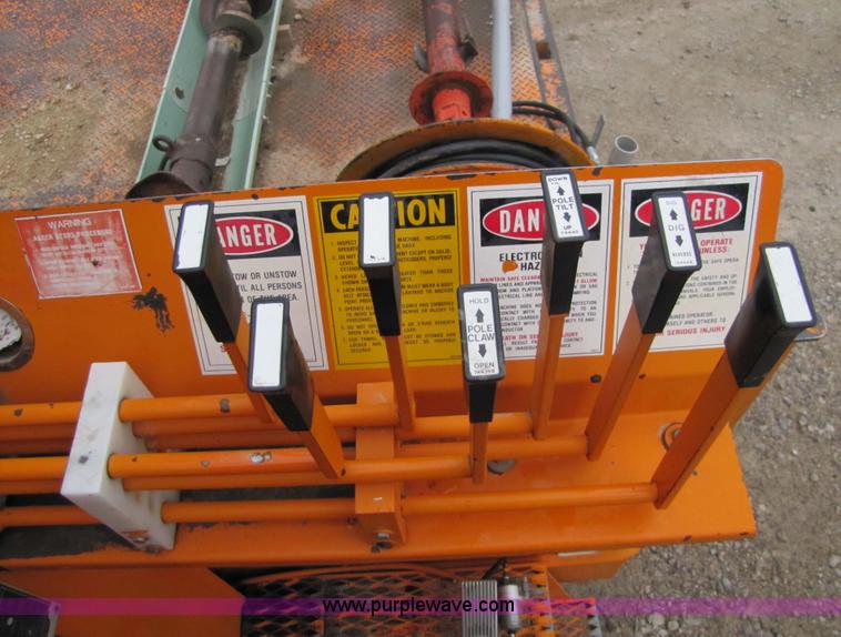 image for item 9330 1988 GMC 700 digger truck