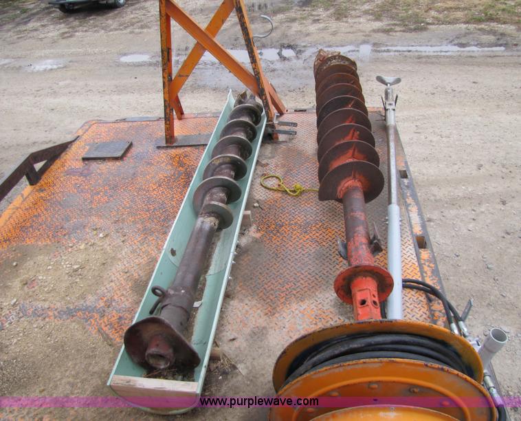 image for item 9330 1988 GMC 700 digger truck