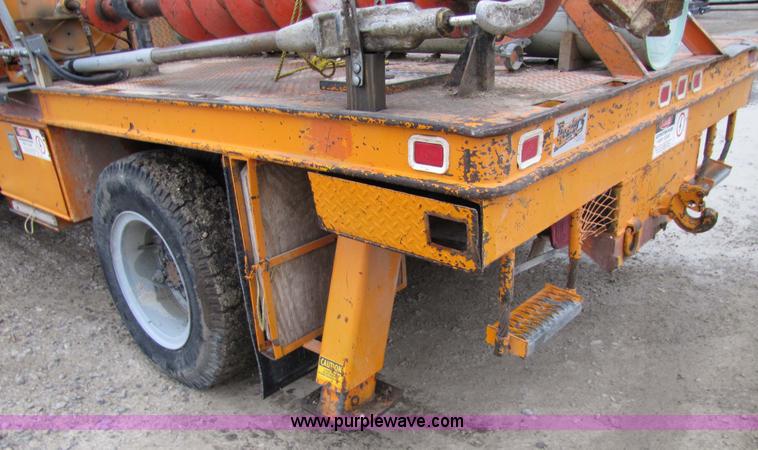 image for item 9330 1988 GMC 700 digger truck