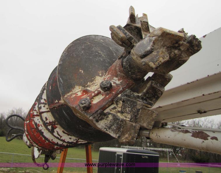 image for item 9330 1988 GMC 700 digger truck