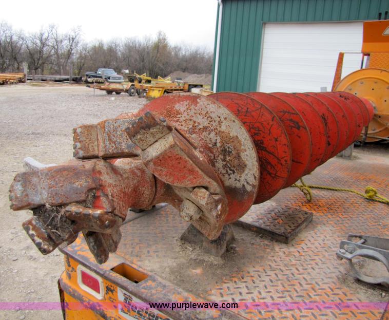 image for item 9330 1988 GMC 700 digger truck