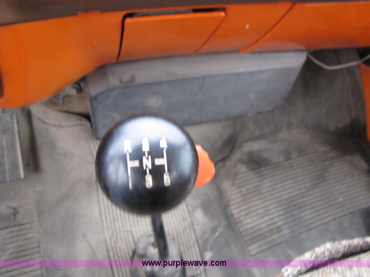 image for item 9330 1988 GMC 700 digger truck