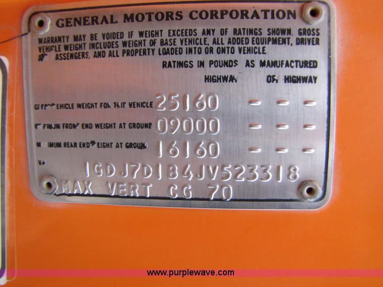 image for item 9330 1988 GMC 700 digger truck